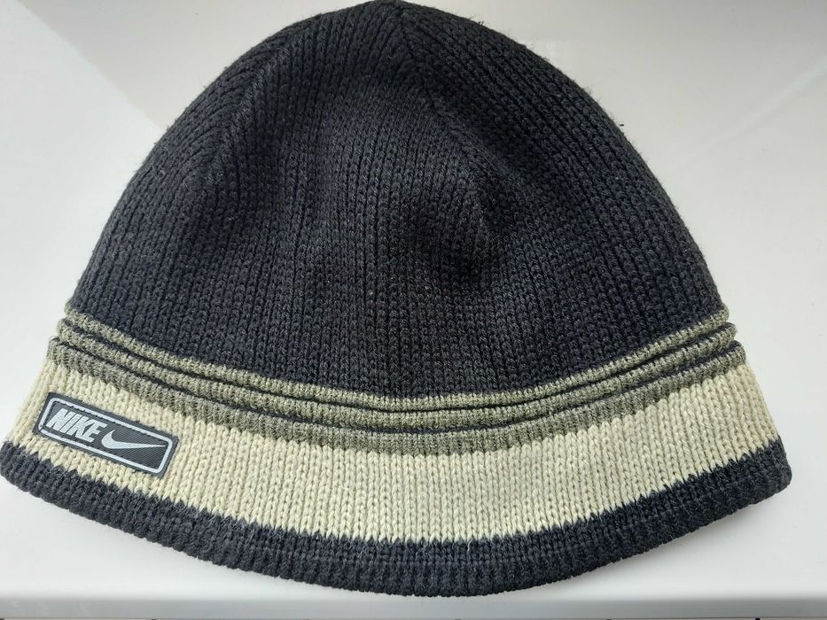 Шапка зимова тепла в'язана дитяча чорна Nike німецька гарний стан