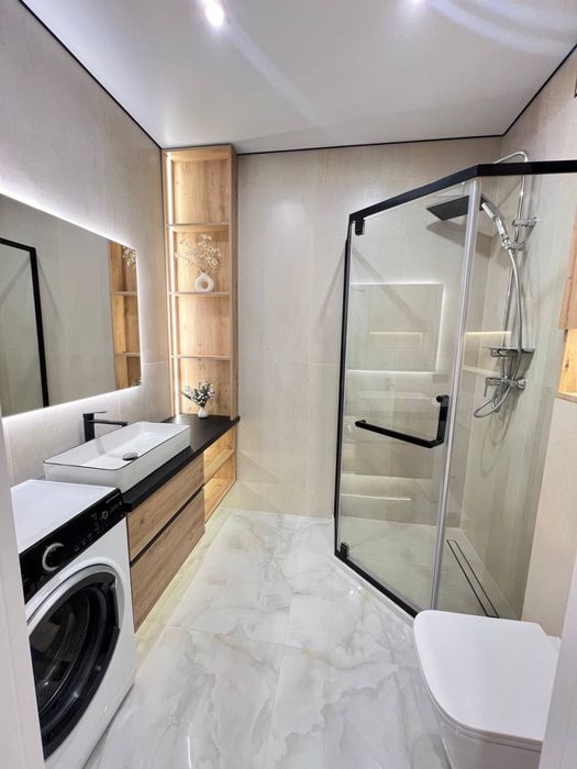 Продаю власну 1,5 кімнатну квартиру на березі озера