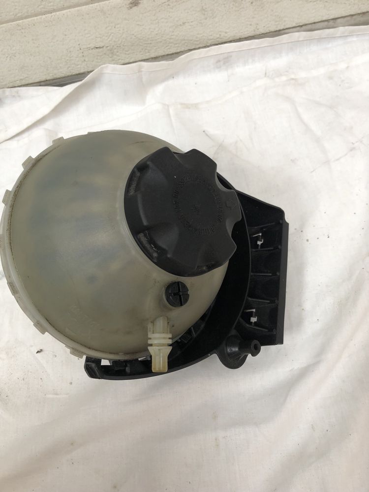 Zbiorniczek WODY wyrównawczy BMW F30 F31 F36 F20 f21 2.0i benzyna