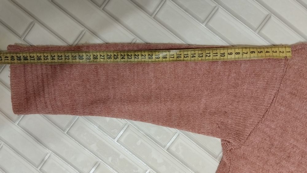 Теплий світер на дівчинку