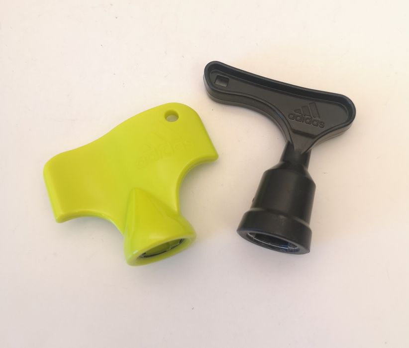 Шипи для бутсів Adidas