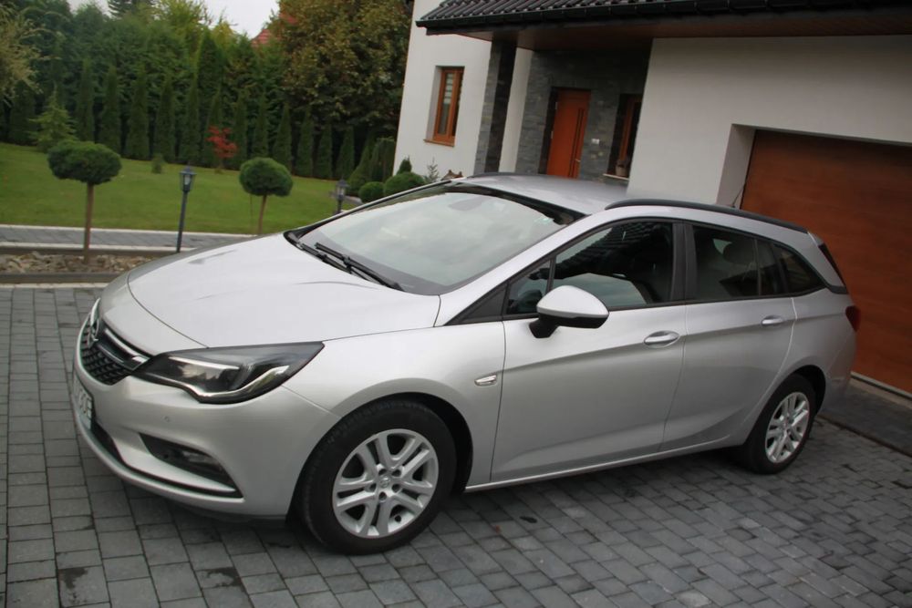Opel Astra Stan idealny, bezwypadkowy, wymieniony rozrząd. Bez adblue.
