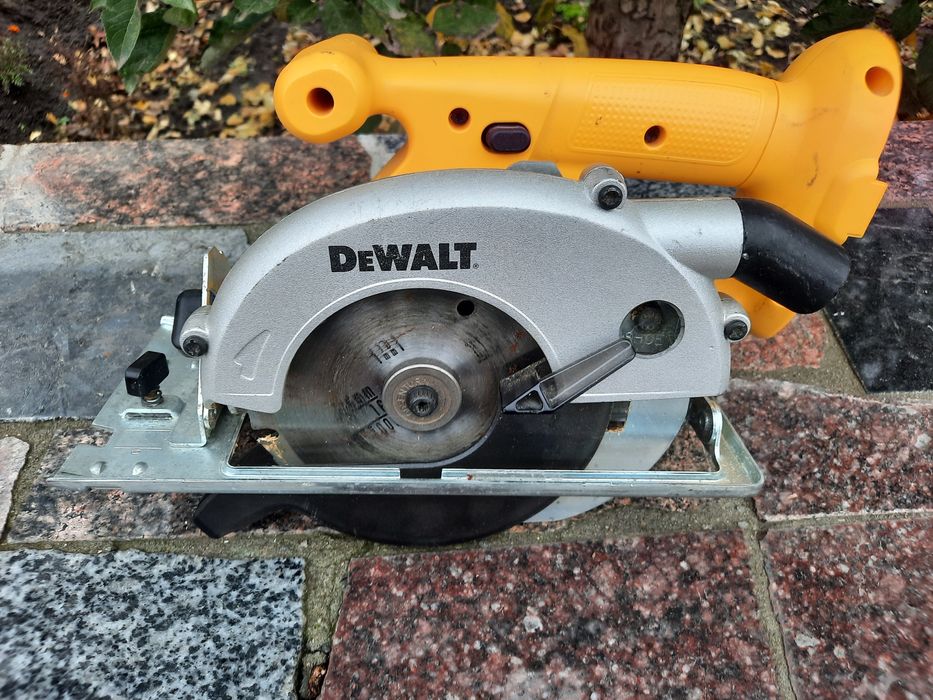 Акумуляторна циркулярочна пила DeWalt