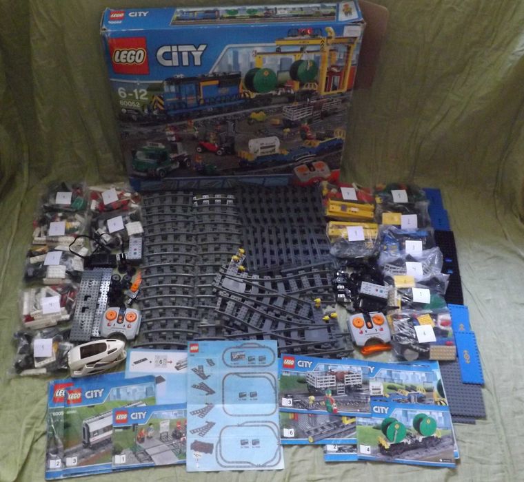 Продаю 4 набори LEGO потяг 60052 електричка 60051 рейки 7895 *2