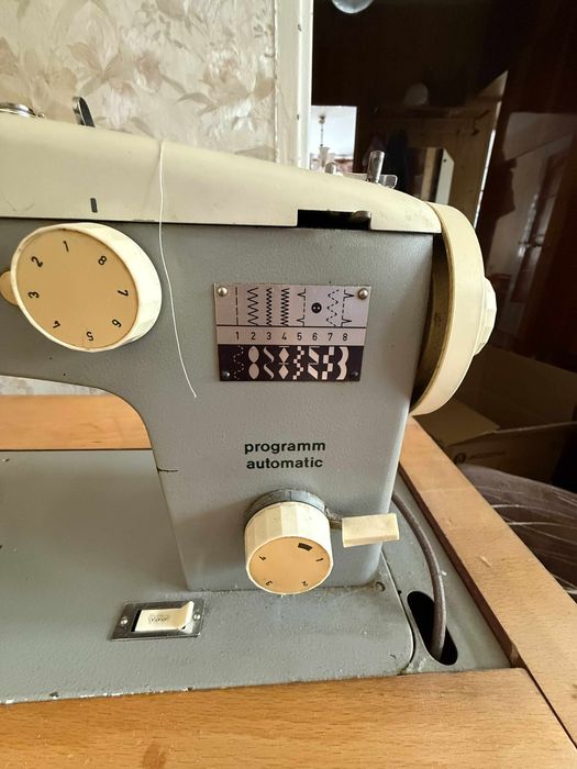 Maszyna do szycia Veritas 8014/40 w stoliku – sprawna, retro, NRD