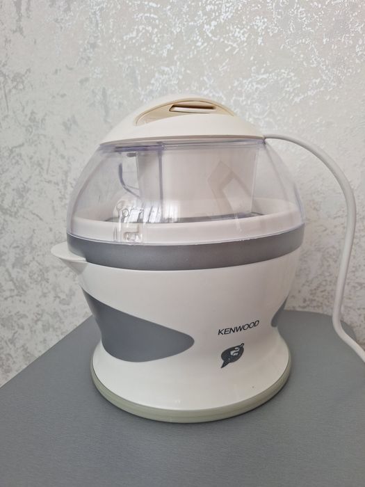 Мороженица KENWOOD IM 250.
Потужність: 4/6 Вт. Обсяг: 1 л. Ма