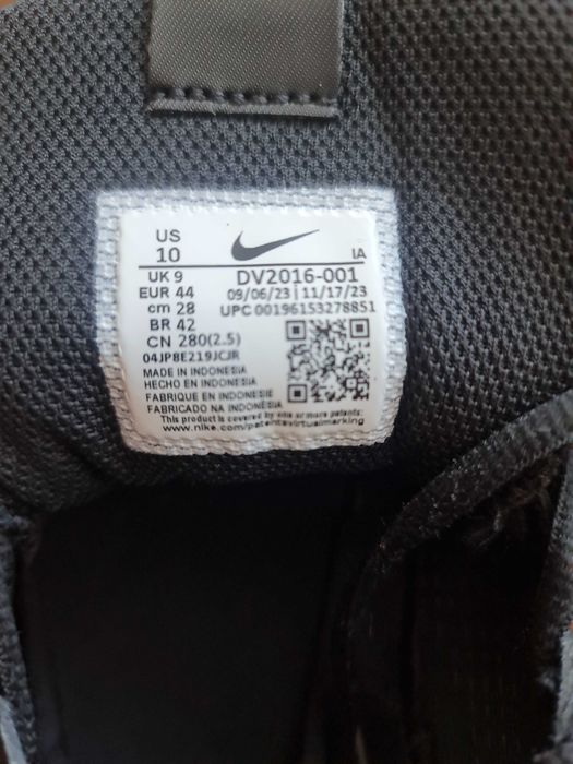 Продам нові тенісні кросівки Nike
