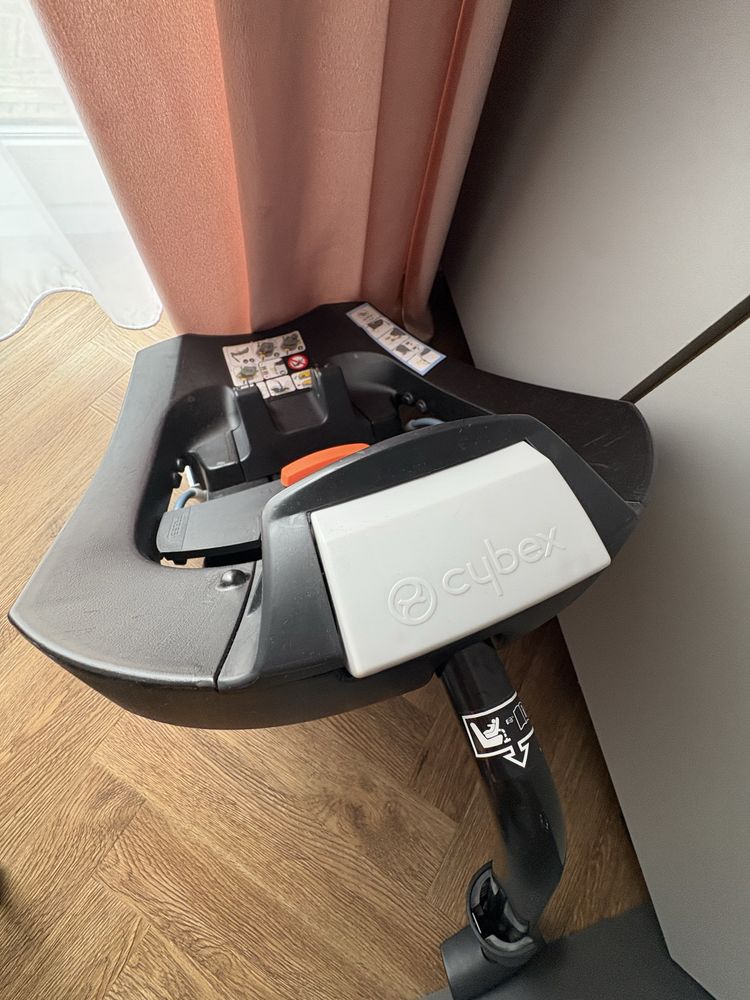 Cybex Aton 5 z bazą