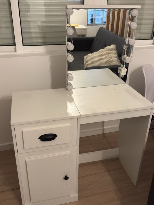 Mesa penteadeira usada