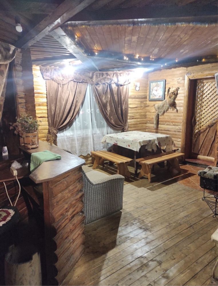 Окремий будинок з басейном