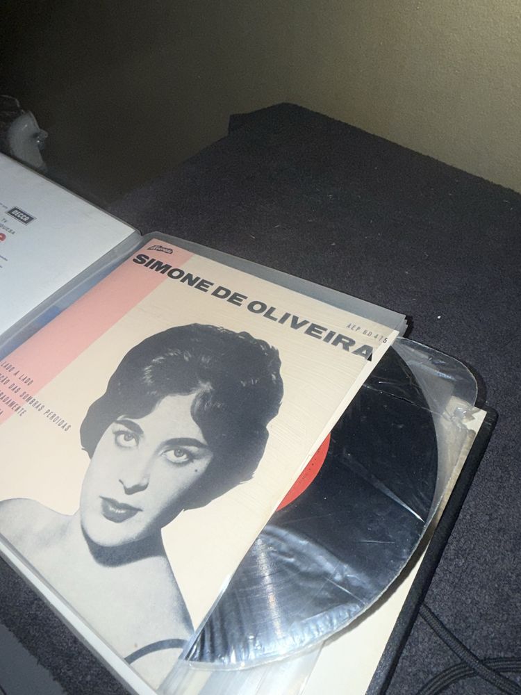 Capa com varios discos vinis antigos