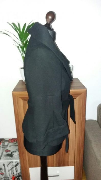Caliope czarna elegancka kurtka płaszcz do długich rękawiczek