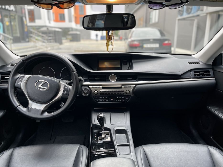 Лексус ес 350 2014 року
