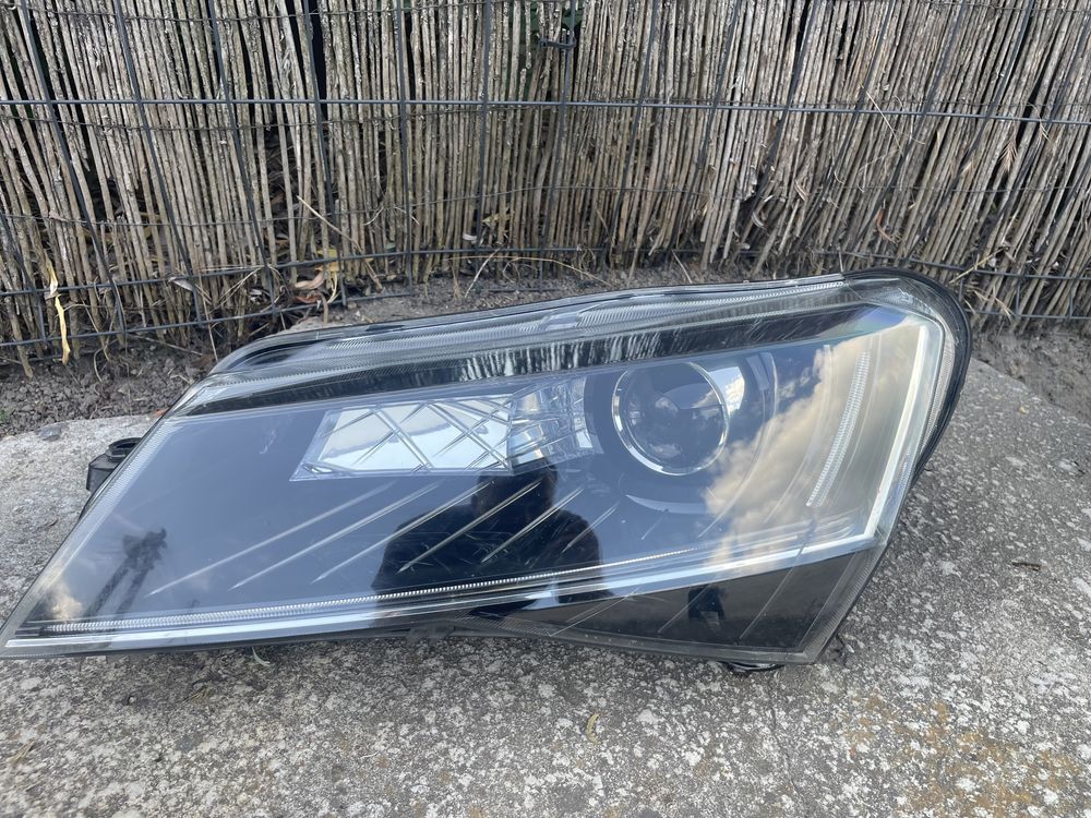 Lampa przod lewa Skoda Superb III Xenon led stan bdb oryginał europa