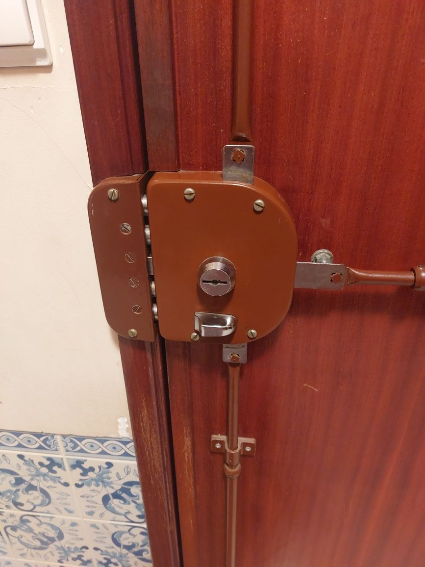Fechadura de 4 trancas