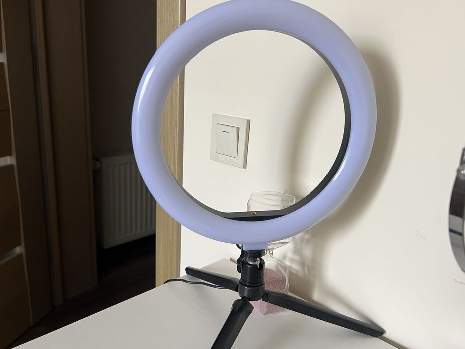 Кільцева лампа.