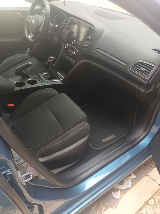 Renault Mégane Sport Tourer 1.5 dCi Zen Ano
Abril / 2018 
(NEGOCIAVEL)
