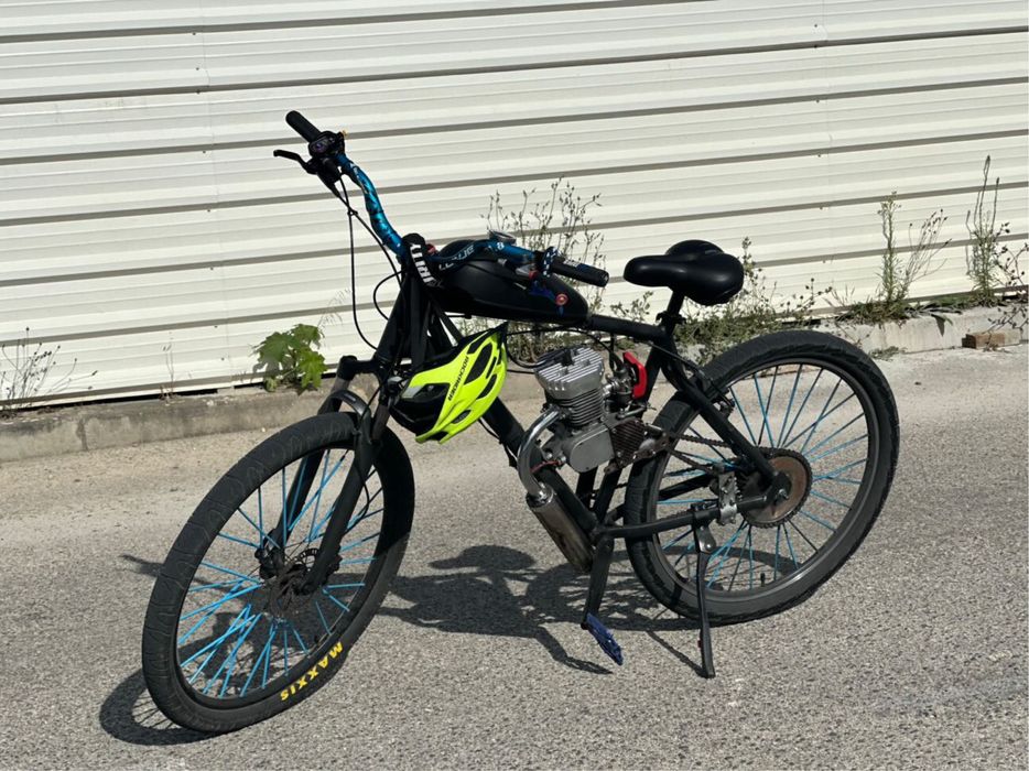 Motorizada 100cc anda muito barulho dela e de mota grande