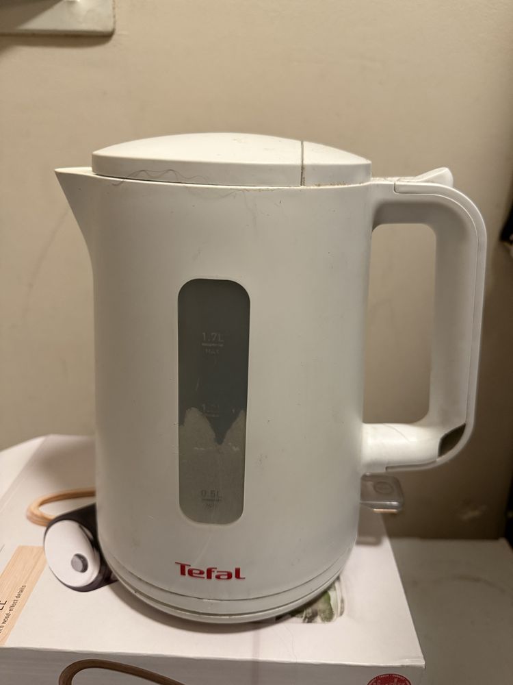 Czajnik  Tefal bialy pojemnosc 1.7 l