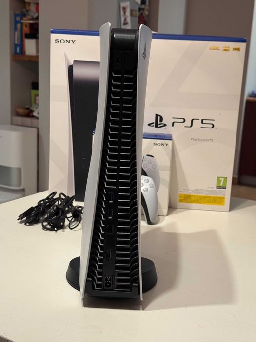 Playstation 5 z napędem + Pad + akcesoria i pudelko