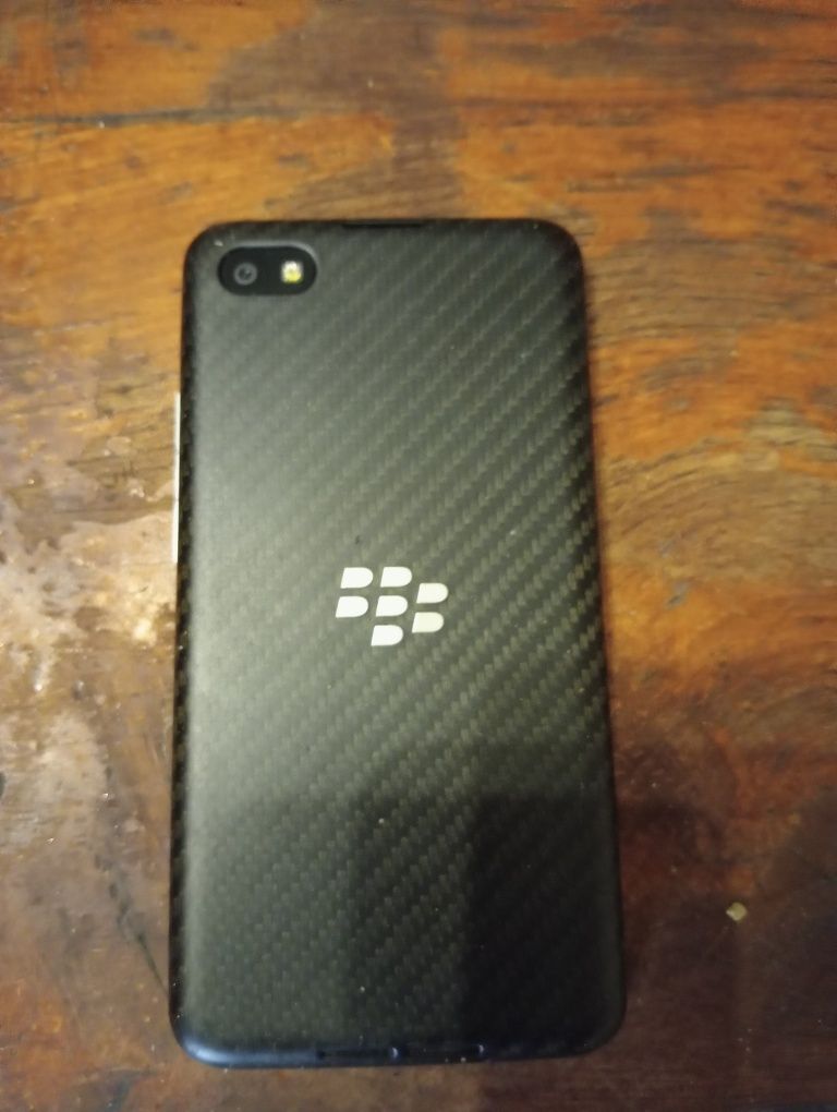 BlackBerry Z30Lte super amoled 5,2Hdmi radio RDS Microsoft bdb bateri