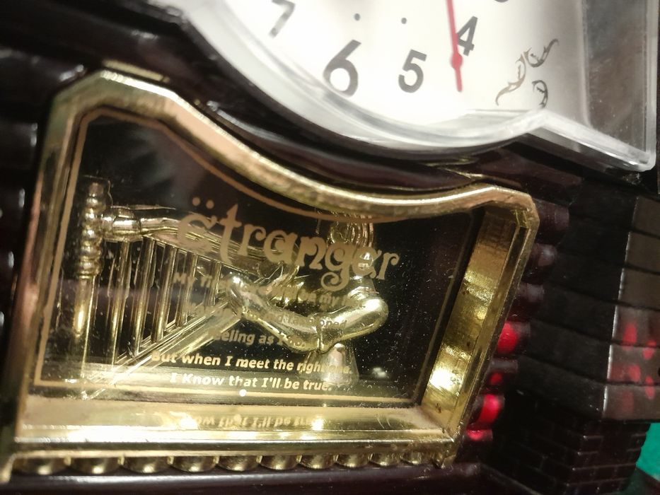 Часы настольные в рабочем состоянии