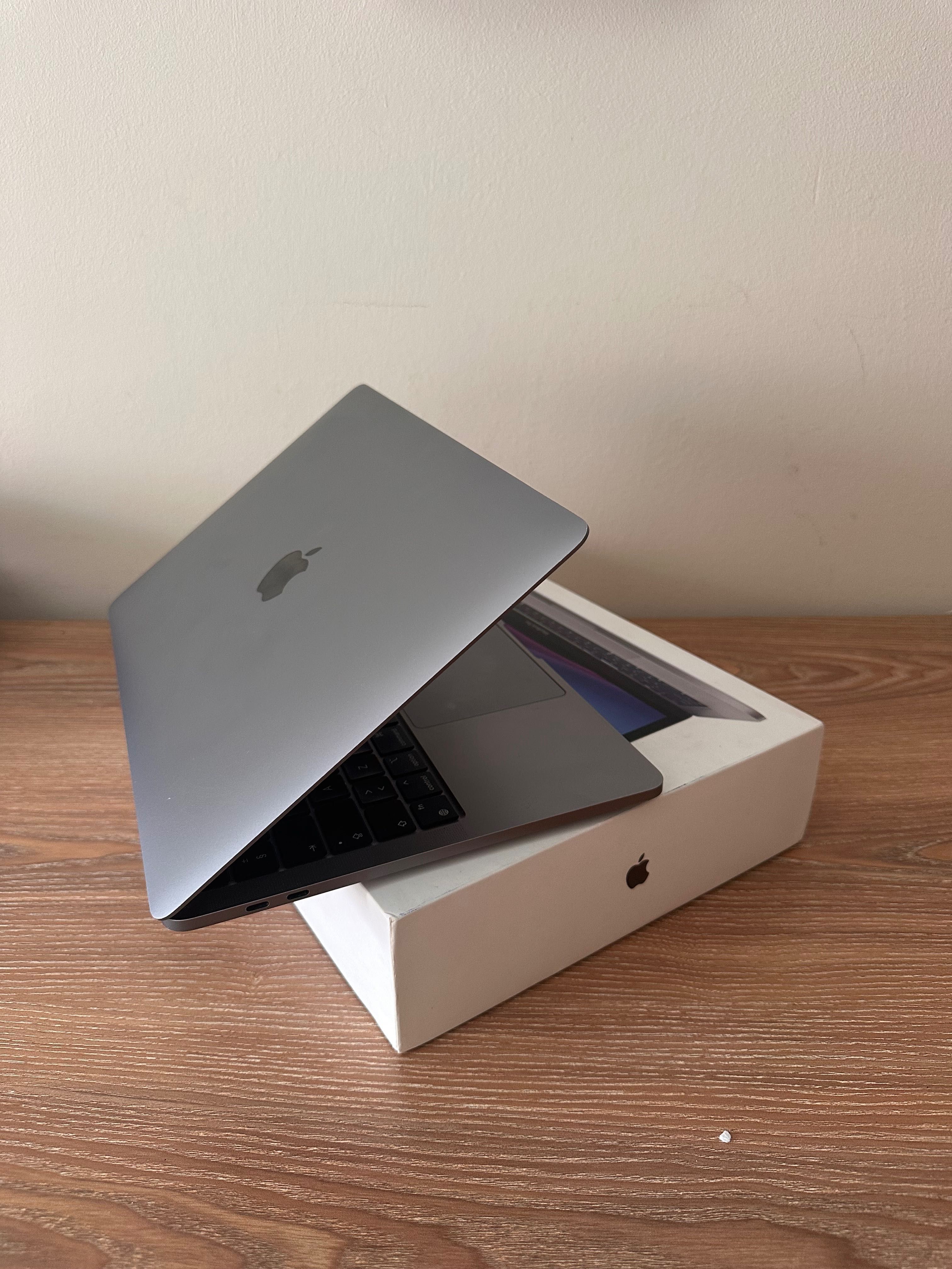 MacBook Pro 13” (M1, 2020) - 16GB RAM, 256GB SSD