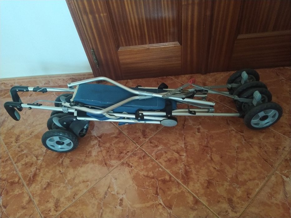 Carrinho bengala da Chicco para bebé, criança passeio casa apartamento