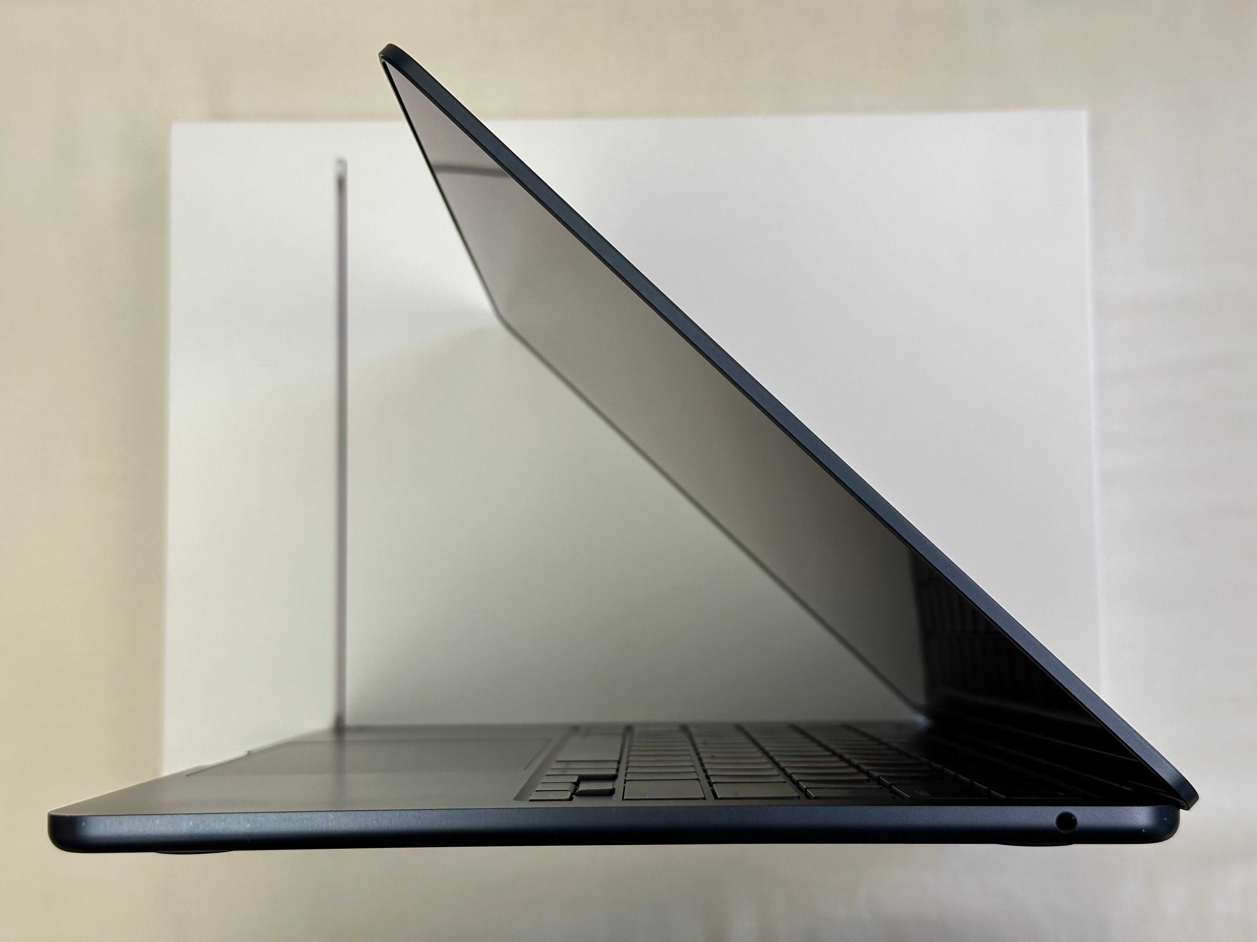 MacBook Air M2 13’ 2022р. 8/256Gb, 92% батарея