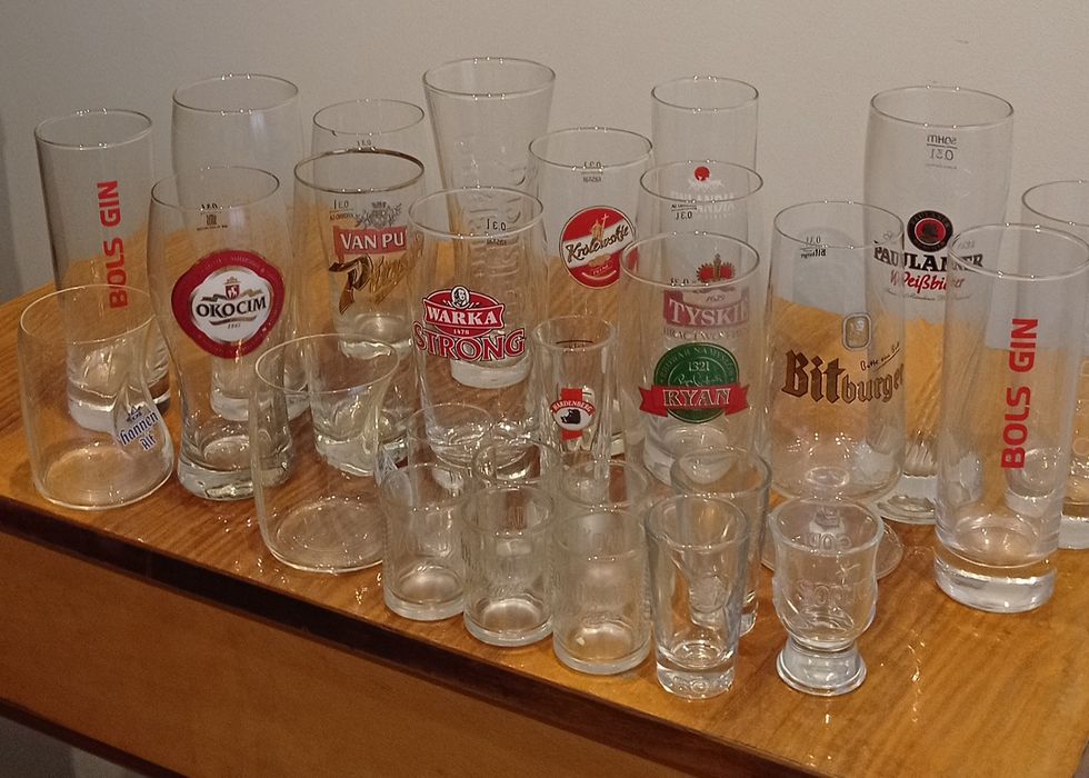 Kolekcja szklanek do piwa i alkoholi