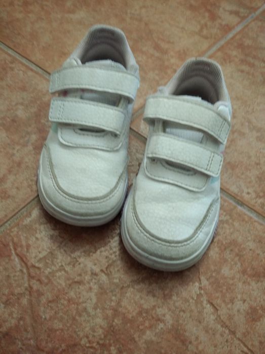 Sapatilhas Adidas de menina tamanho 25