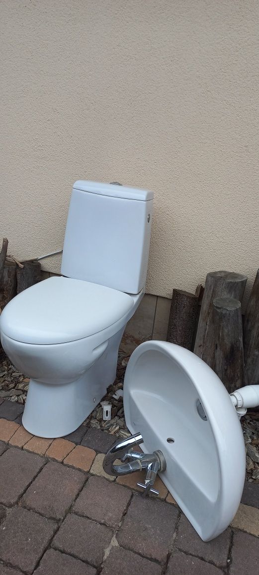 Sprzęt łazienkowy 4 sztuki