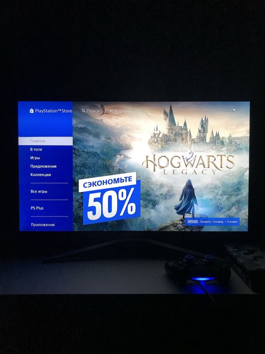 Продам PS 4 Slim 1 TB + 4 игры на дисках