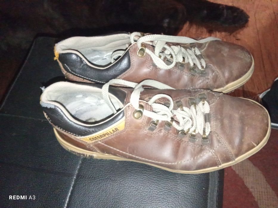 Sapatos cat em bom estado