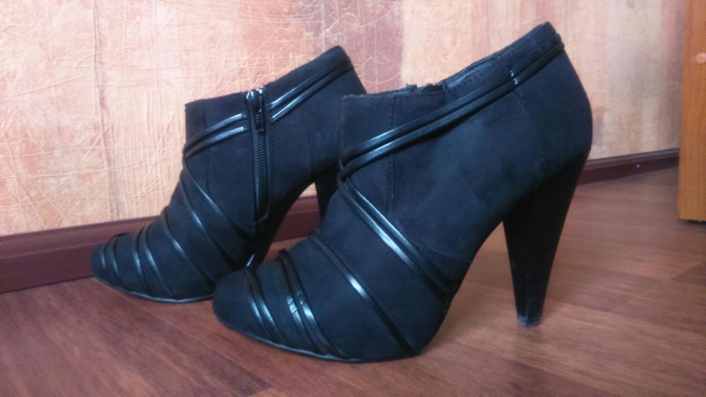 Buty, botki czarne, eleganckie r.36 - *Bullboxer* motyw pasków