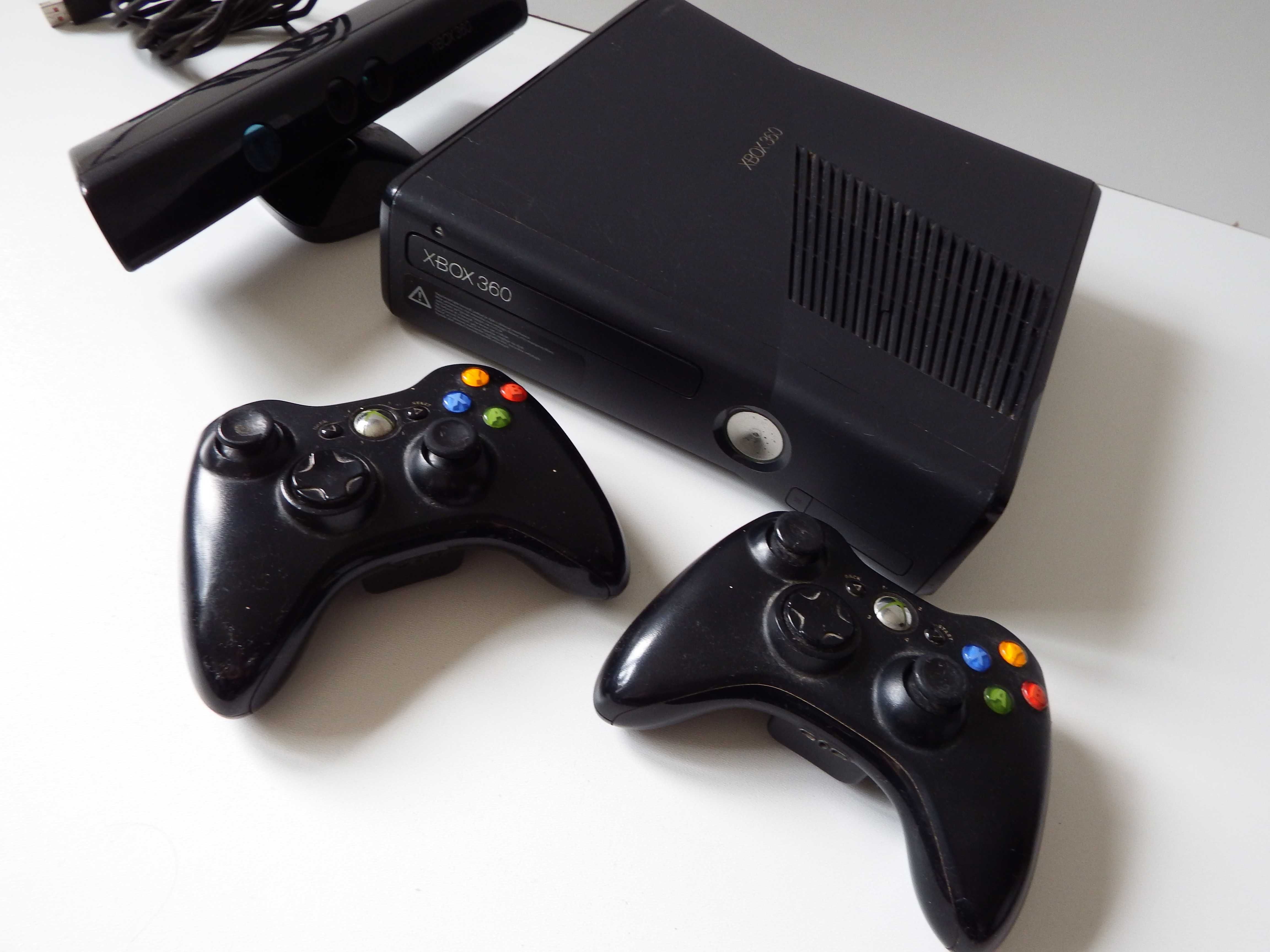 KONSOLA DO GIER Xbox 360 model E 250GB + kinect + pady + gry KOMPLET