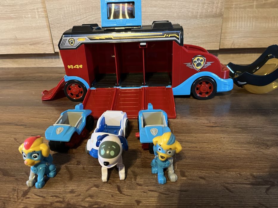 Autobus psi partol kosmopieski Robopies i blizniaki