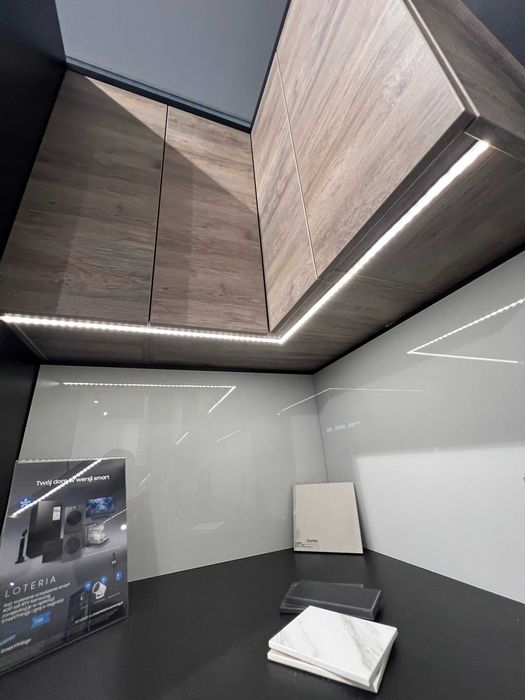 Meble kuchenne z ekspozycji sprzedam-płyta laminowana,okucia Blum