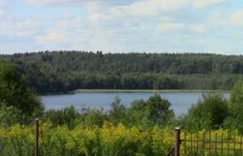 Mazury-domek letniskowy nad jeziorem koło Olsztyna