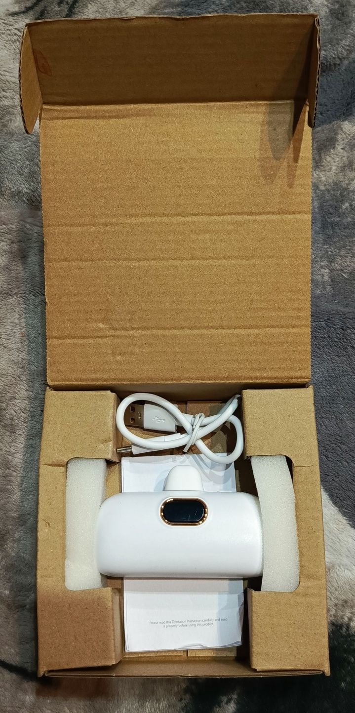 Przenośny powerbank z Wejściem i Wyjściem USB C.