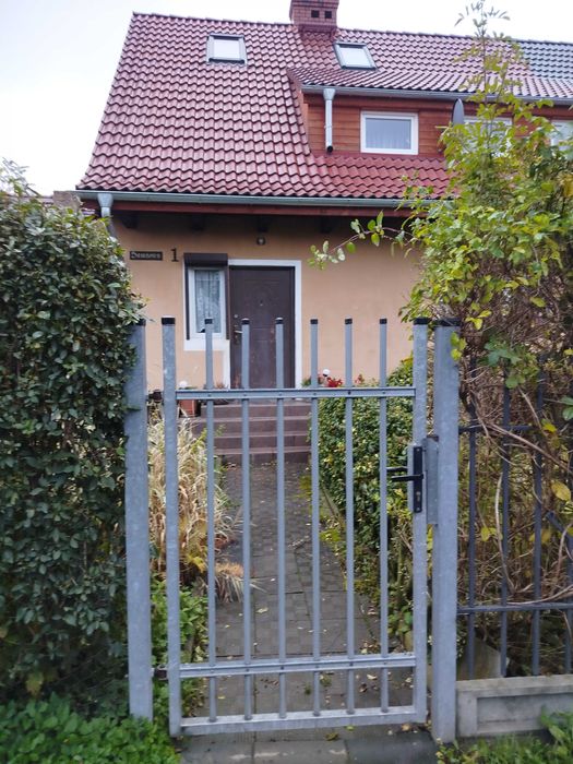 Pół bliźniaka w centrum Janowic Wielkich