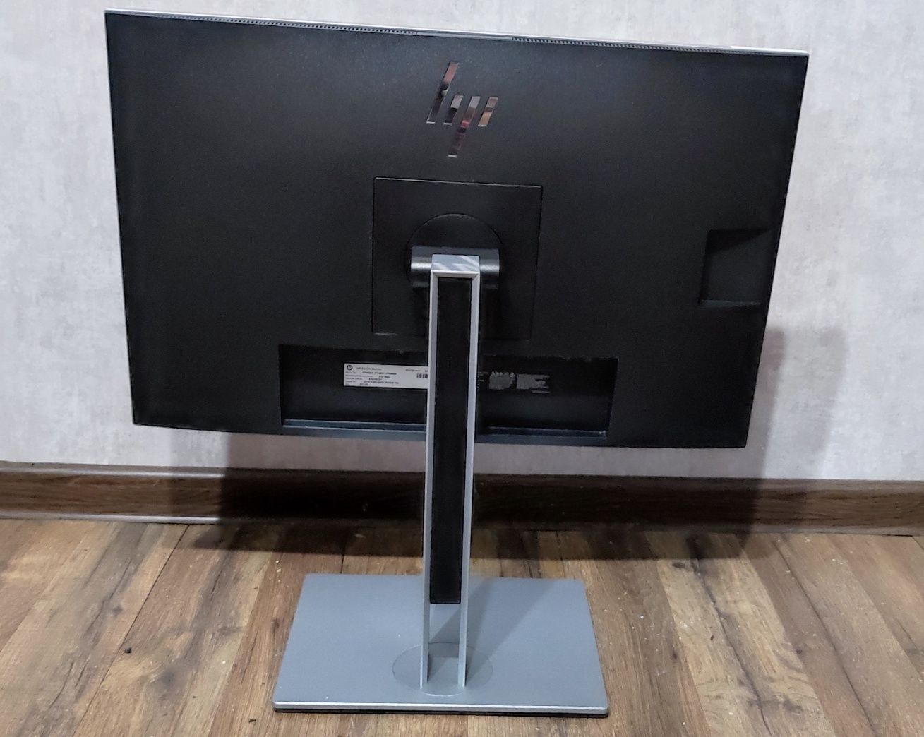 HP EliteDisplay E243m новий монітор, але продаю як бу, бо є нюанси