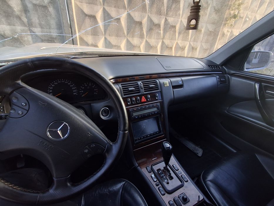 Mercedes-Benz w210 E320 4matic (лупатый) после ДТП