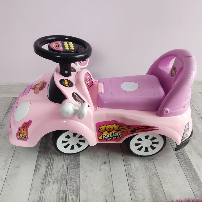 Samochodzik jeździk dla dziewczynki