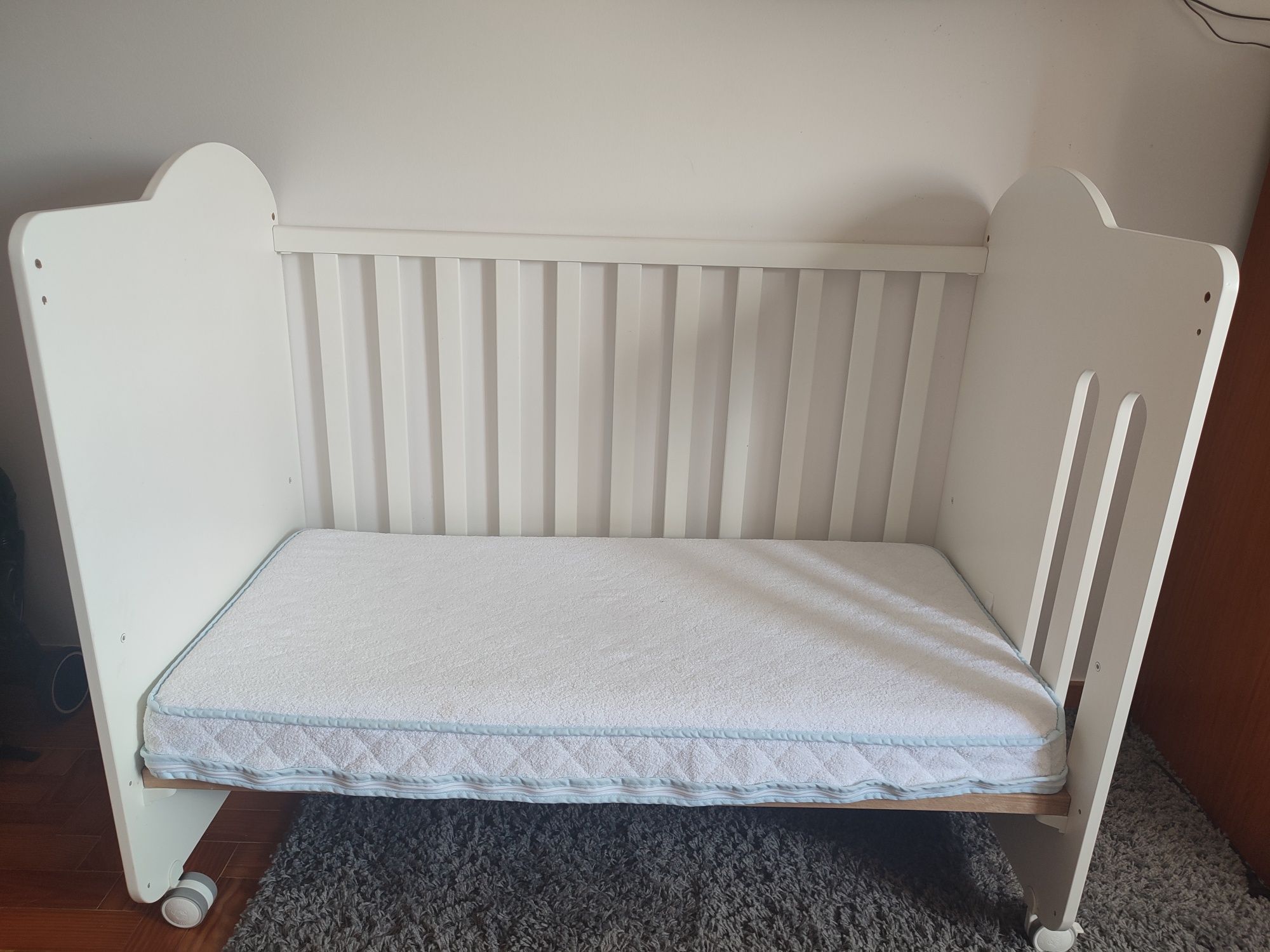 Cama bebe com colchão e edredão