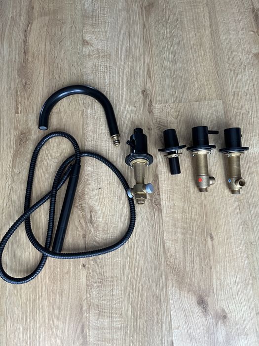 Omnires Y bateria wannowa 4-otworowa Y1232BL czarna