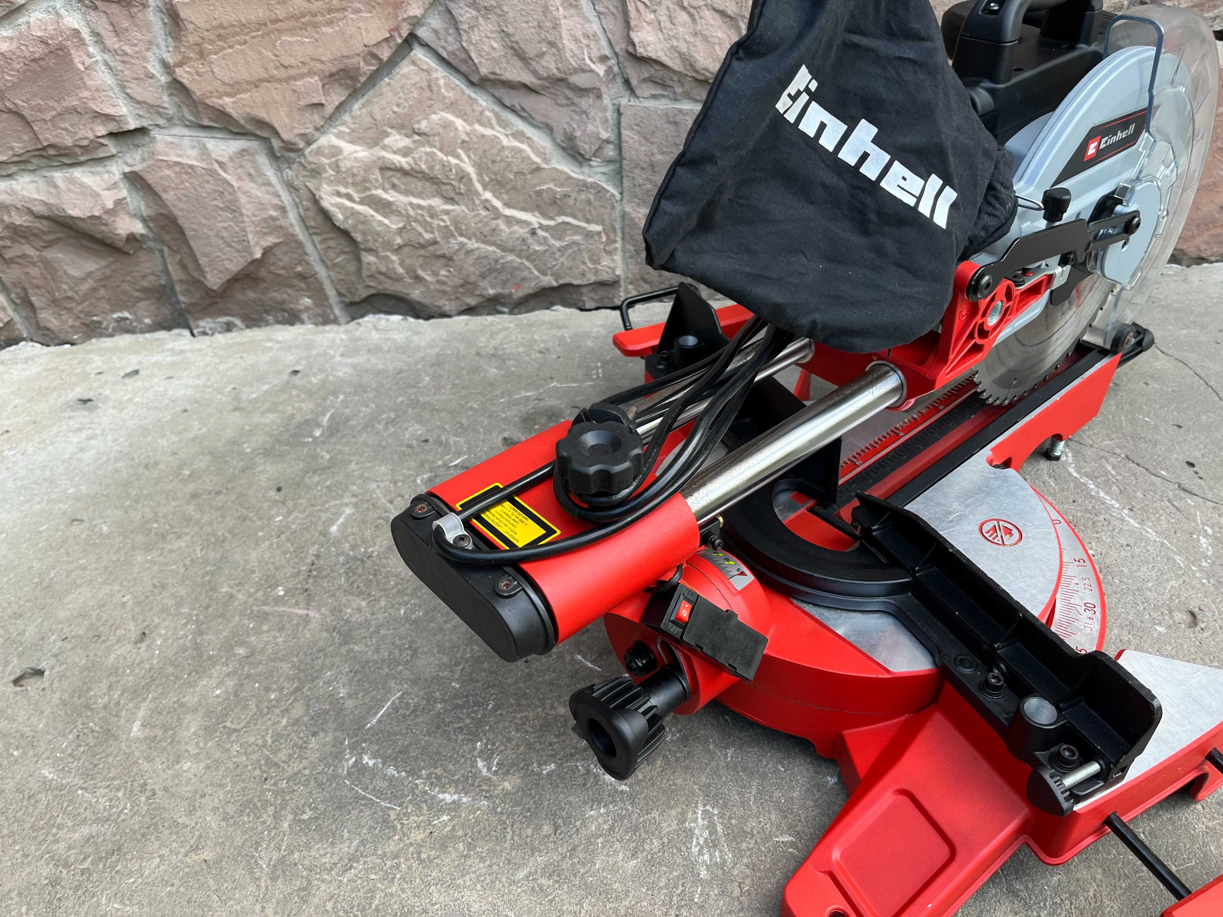 Пила торцовочная Einhell TC-SM 2531/2 U с протяжкой