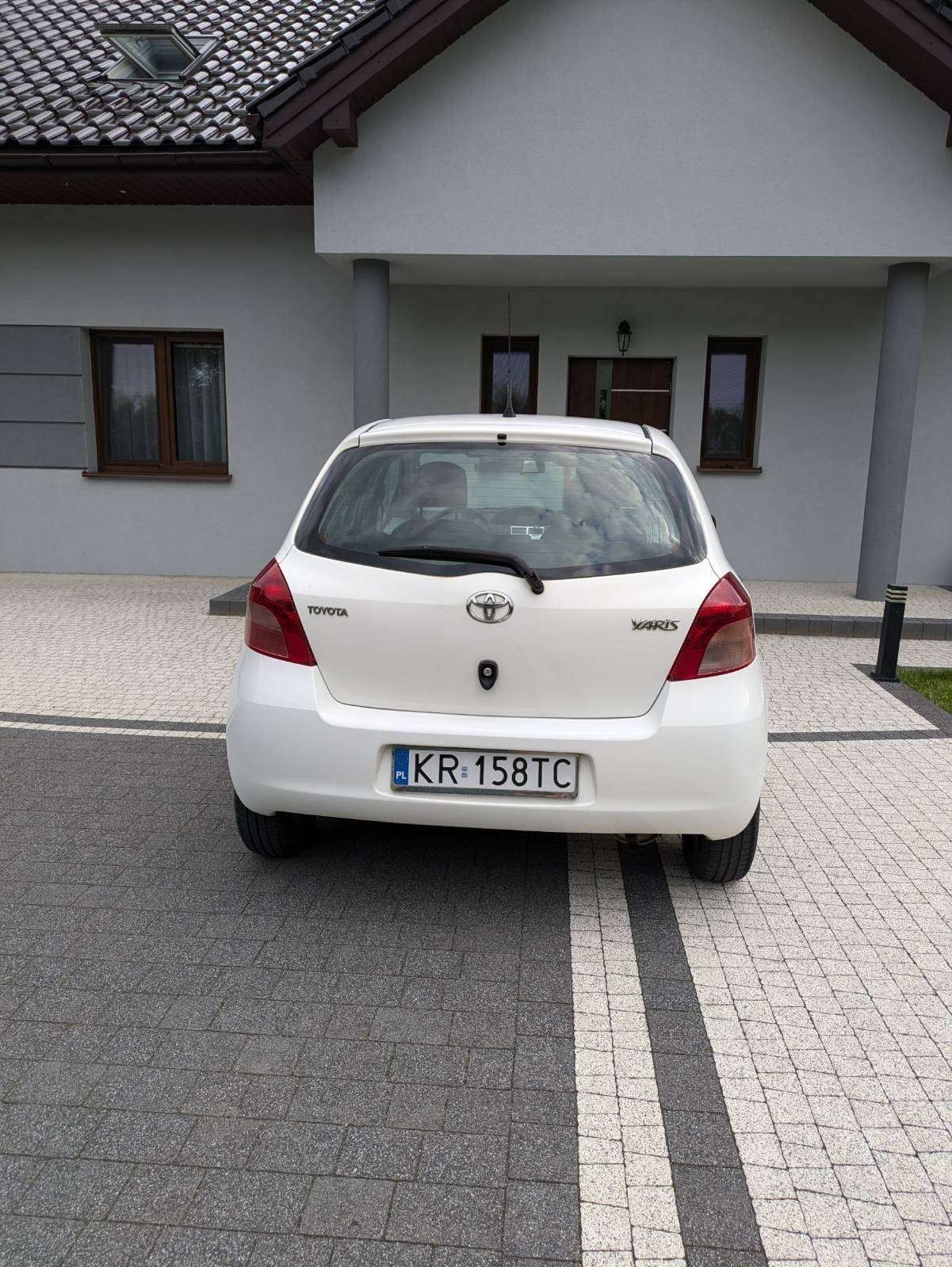 Toyota yaris biała 2006