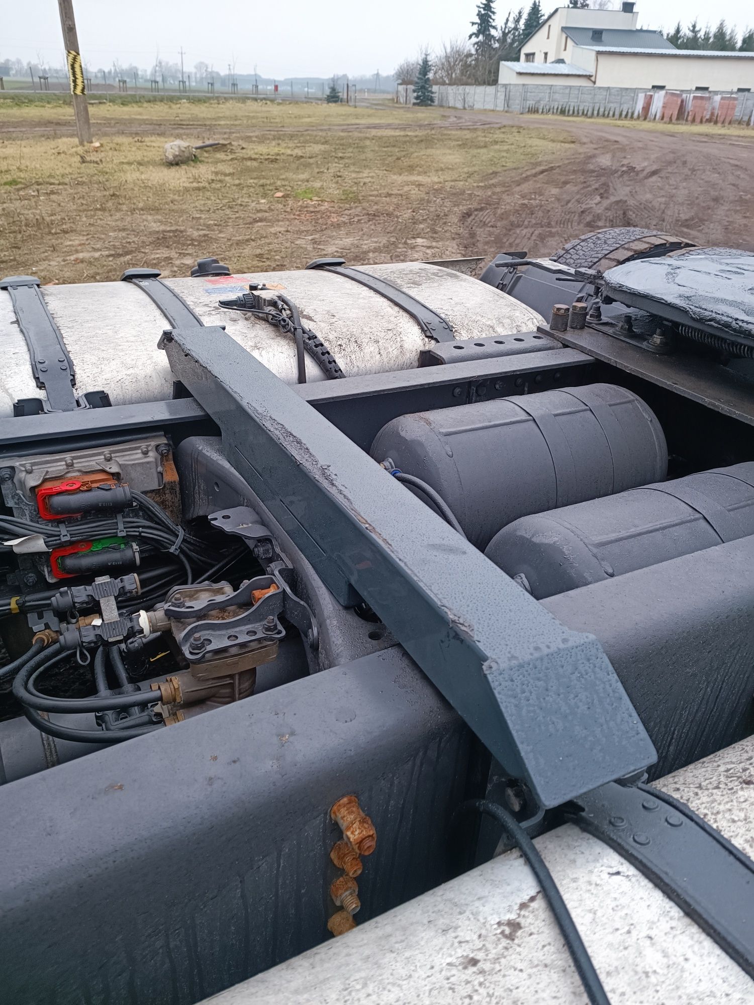 Belka ochronna Scania low deck/mega, Ochrona zbiorników