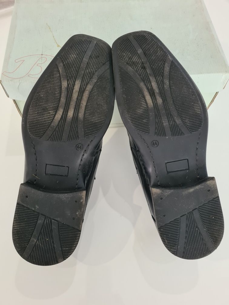 Sapatos pretos Bata
